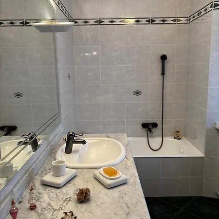Apartman - Free Parking Near